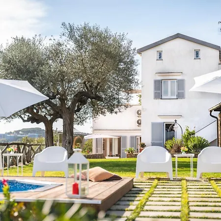 Dei Golfi Sant'Agata sui due Golfi
